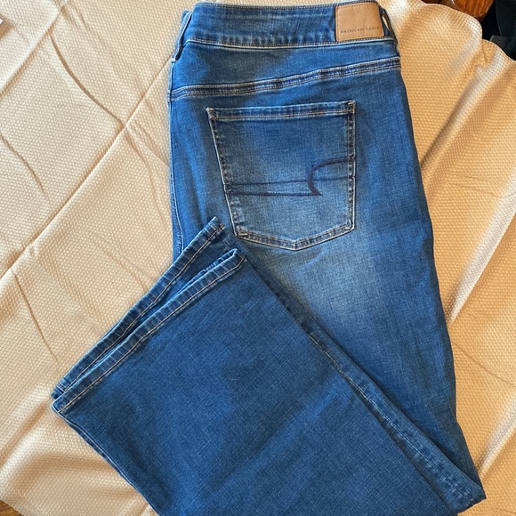 American Eagle. Medium blue denim, super stretch. Size 18 short - Picture 4 of 4
